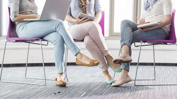 Cruzar las piernas: qué dicen los estudios sobre este acto para tu salud