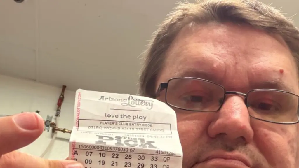 Exempleado de Circle K reclama un boleto de Powerball de más de $12 millones