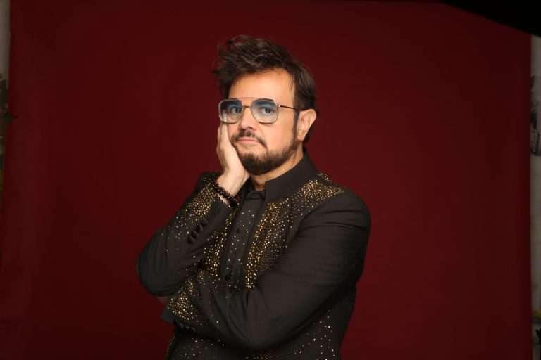 Aleks Syntek recibe una beca de la ‘Universidad del Perreo’ tras sus críticas al reggaetón