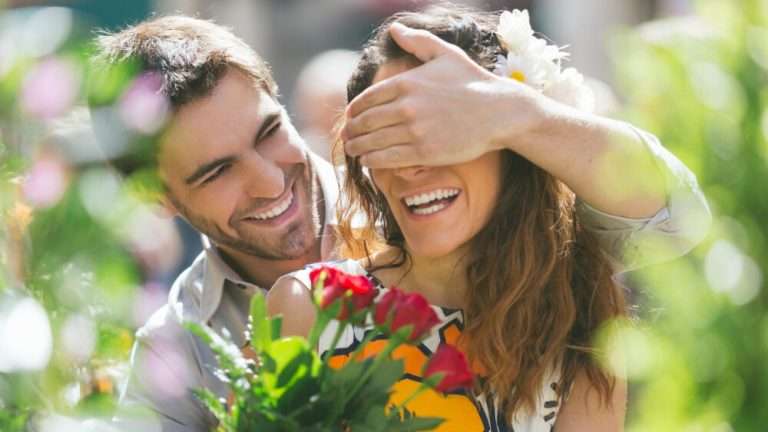 Dicen que las relaciones funcionan mejor cuando el hombre ama más que la mujer