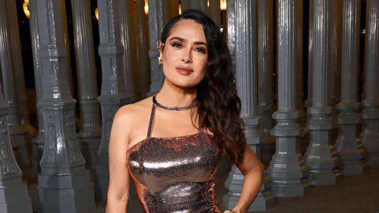 Salma Hayek revela su secreto para combatir las malas vibras