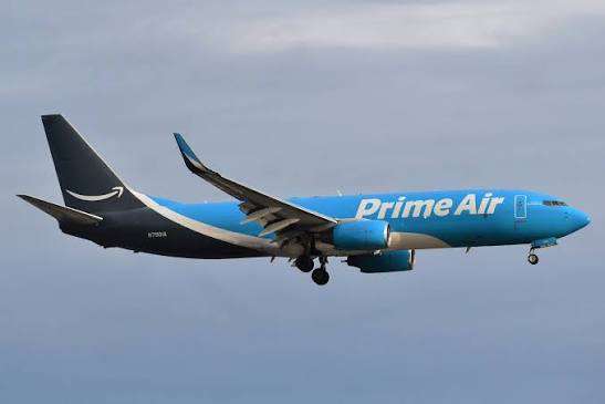 Avión de Amazon se accidenta en Miami y choca contra vehículos