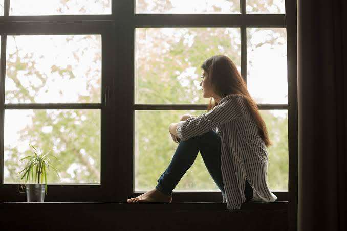 Técnicas para dejar de pensar en alguien, según la psicología