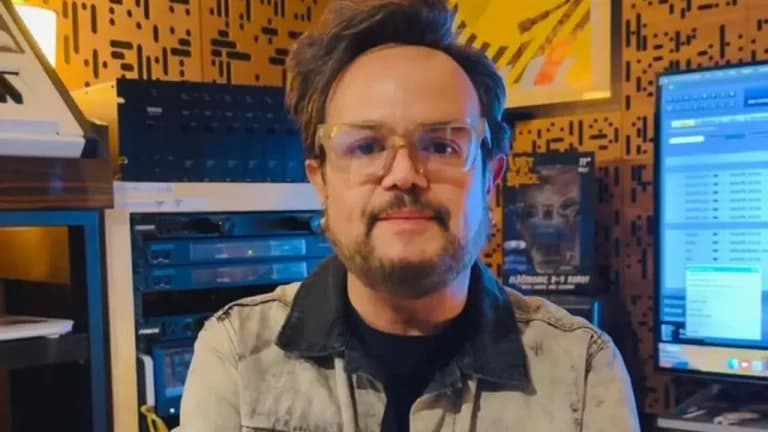 Trataron de encerrar a Aleks Syntek en una clínica de salud mental tras brote psicótico