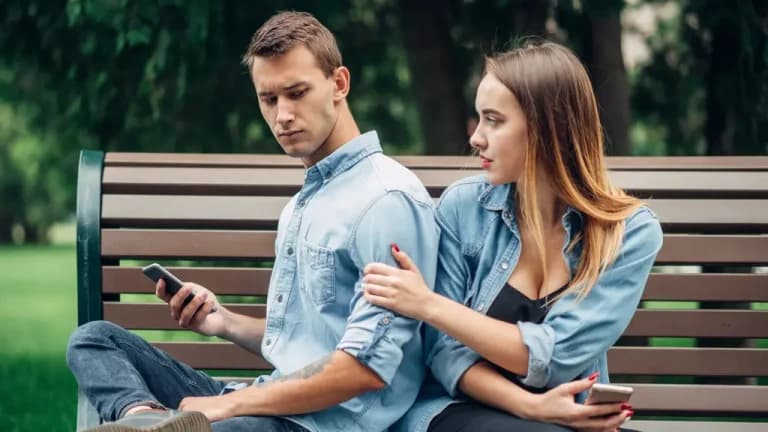 8 señales de que eres el plan B de tu pareja y no te toma en serio