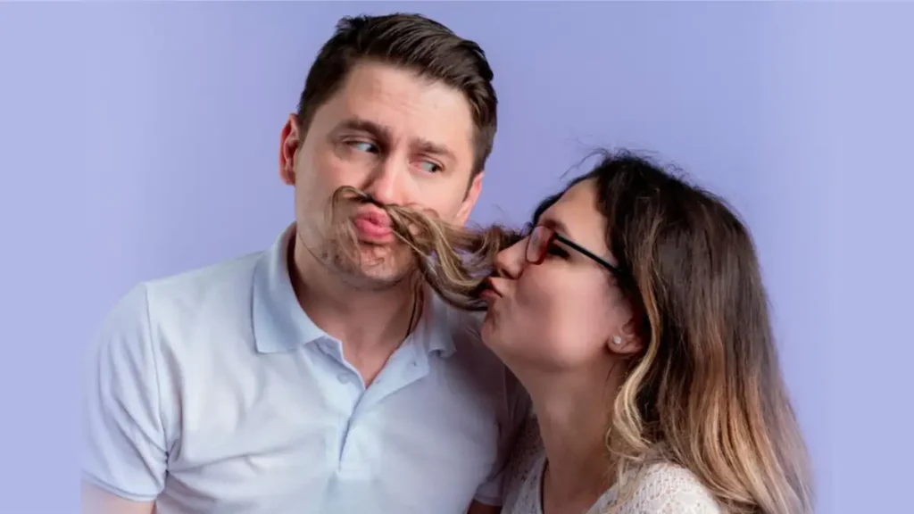 Las parejas que se hacen bromas entre sí son más felices, según un estudio