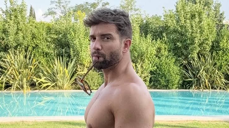 Pablo Alborán veranea en su playa favorita, la playa que enamoró a Sinatra