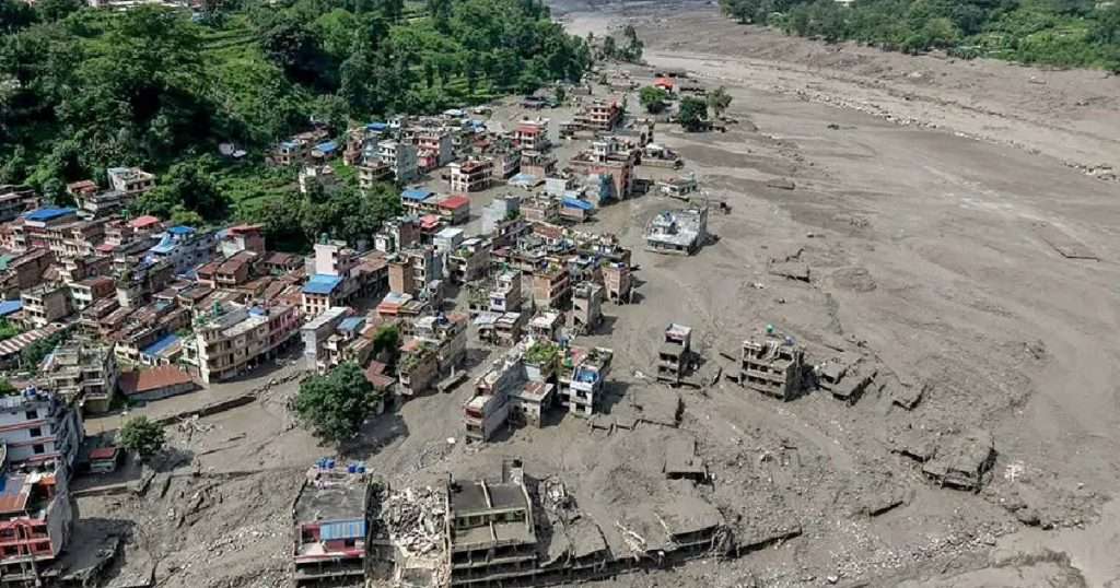 Violenta avalancha deja más de 380 desaparecidos en Nepal